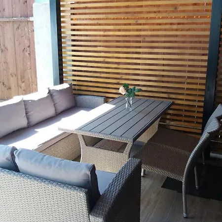 Mara Villa *