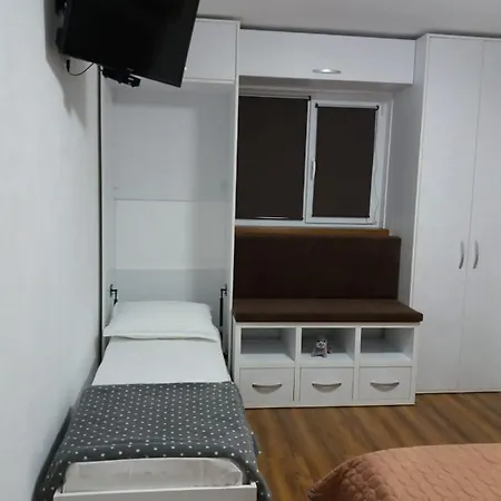 Mara Villa *